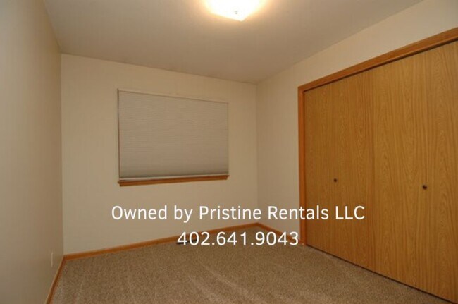 Building Photo - 1260 Sunrise Dr