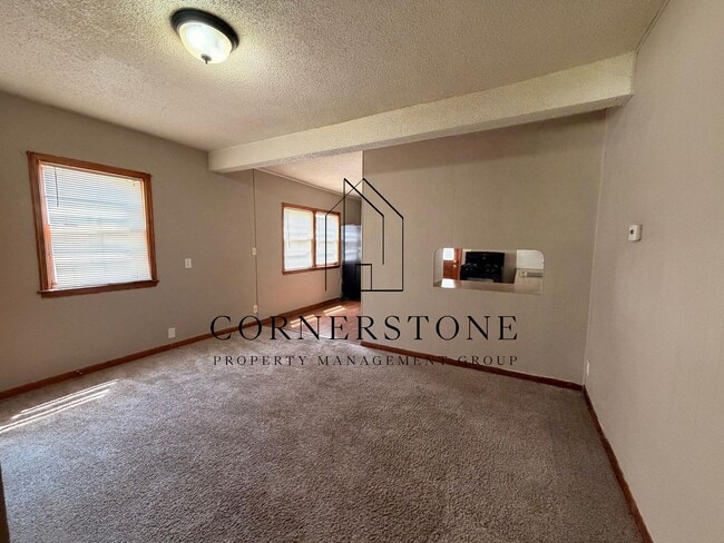 Building Photo - Spacious 2+ bedroom Ranch $850