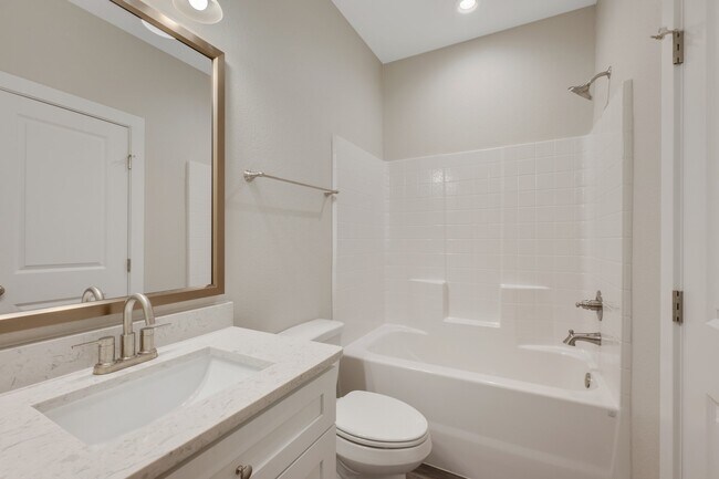 Building Photo - 212 Tee Dr