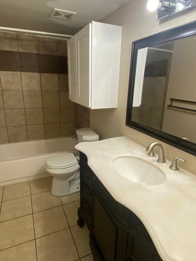 Building Photo - 3024 Tudor Ln