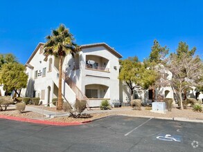 Building Photo - SPACIOUS 1 BEDROOM, 1 BATH GROUND-FLOOR CO...