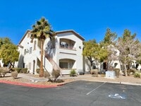 Building Photo - SPACIOUS 1 BEDROOM, 1 BATH GROUND-FLOOR CO...