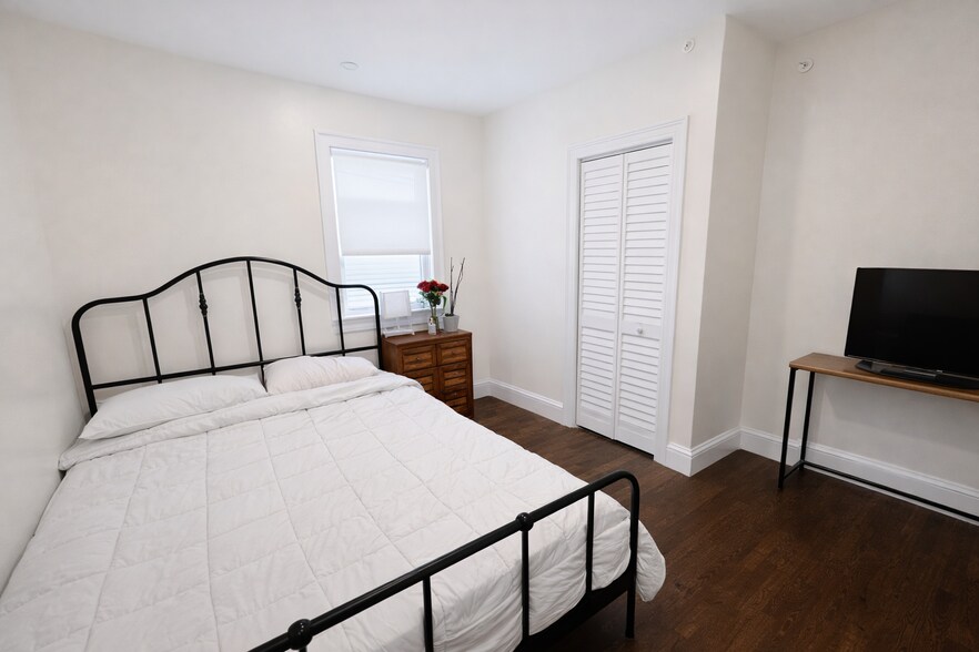 Bedroom 3 - 35 Foster St