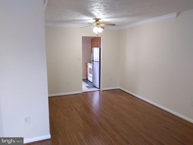 Building Photo - 39 Wayside Ct