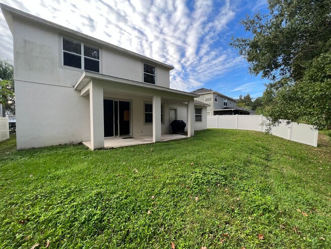 Building Photo - Stunning 4 Bedroom 2.5 Bath Home with Bonu...