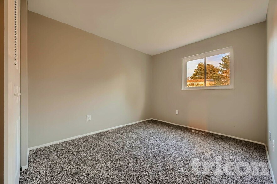 Building Photo - 12345 Bonfire Dr