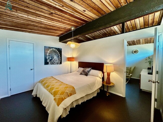 Building Photo - Mid-century Modern Single-family Home for ...