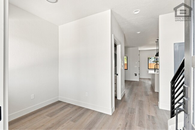Building Photo - 2Bed/2.5Bath 2-Story Luxury Condo in Redmond, OR! -- BRAND NEW! NEVER LIVED IN!