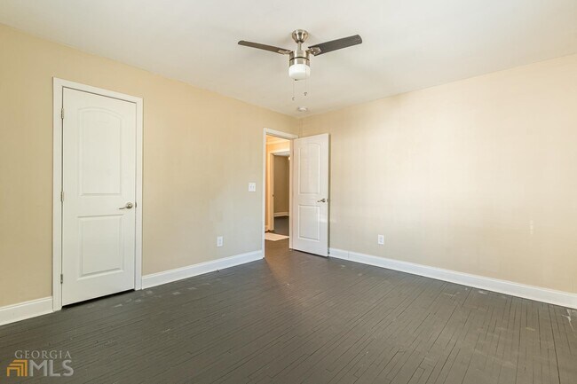 Building Photo - 1136 Wyland Dr SW