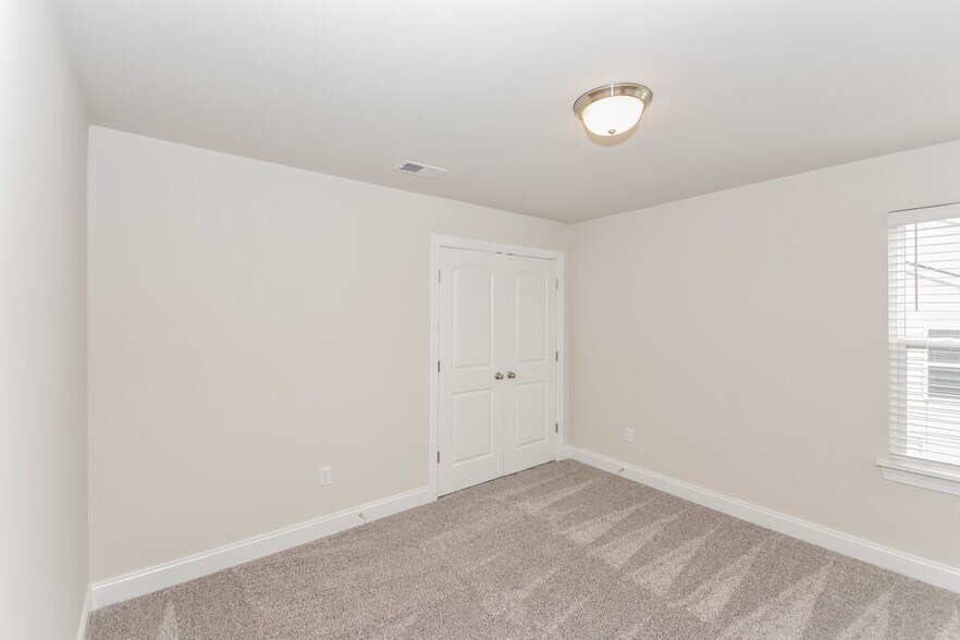 Building Photo - 1723 Tahoma Dr