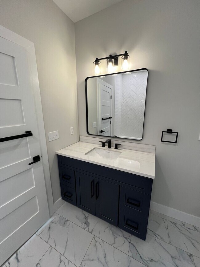 Building Photo - 2232 S 11th St