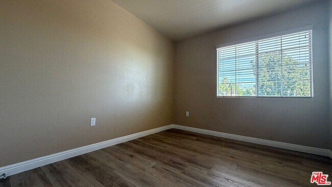 Building Photo - 1210 W 39th St