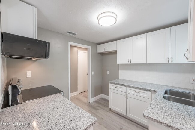 Building Photo - 7832 Newton Rd