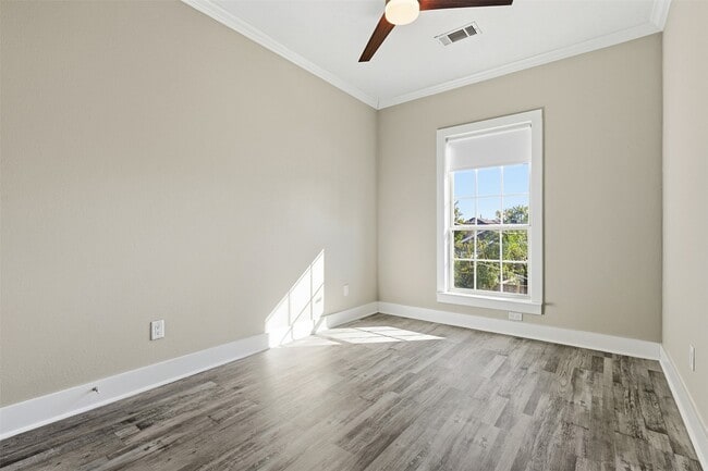 Building Photo - 514 E 29th St