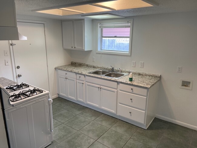 Building Photo - 3105 Lourdes St