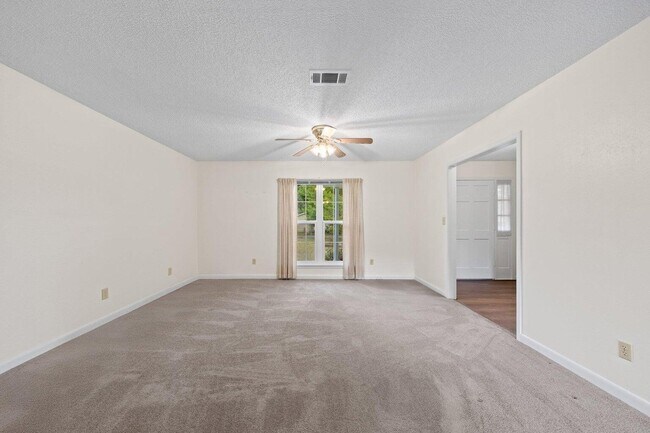 Building Photo - 122 Beach Dr