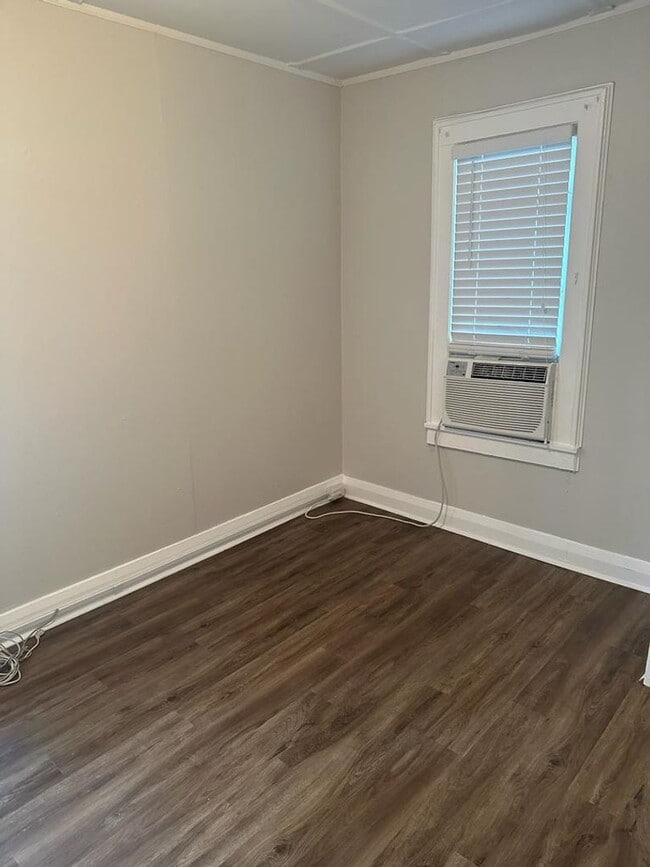 Building Photo - Beautiful 1 bedroom 1 bath bedroom bungalo...