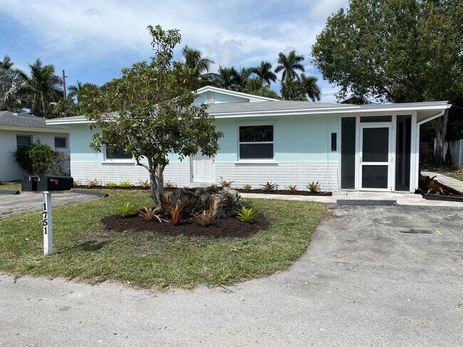 Primary Photo - 1751 Smugglers Cove