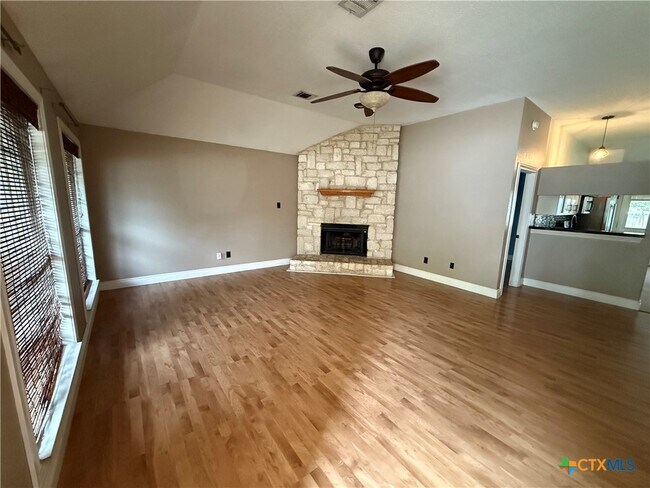 Building Photo - 702 Spring Hollow Dr