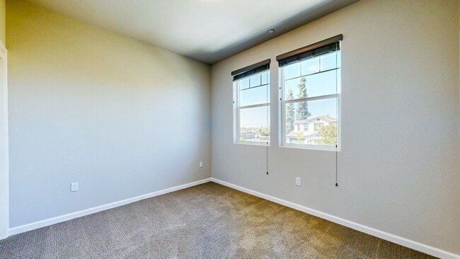 Building Photo - Rare Santa Rosa Four Bedroom house in Desi...