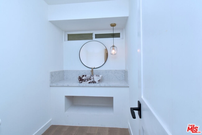 Building Photo - 4678 White Oak Ave