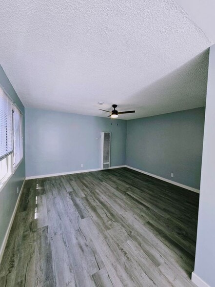 Building Photo - 317 Warren Ln