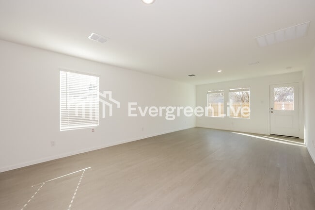 Building Photo - 10512 Desert Hawk Cir