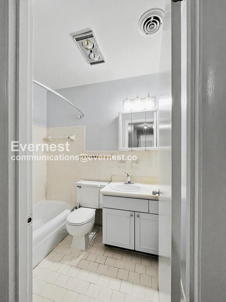 Building Photo - 613 Hillsboro Rd