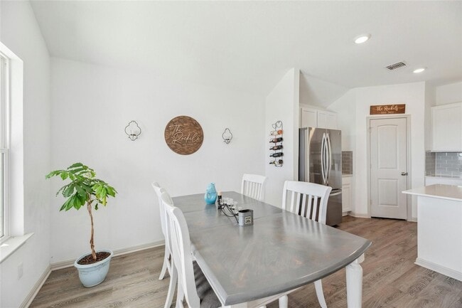 Building Photo - 241 Sweetwater Crk Ln