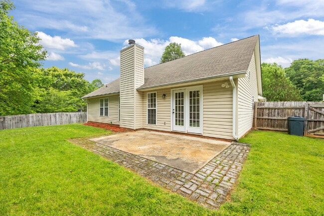 Building Photo - Convenient 3-Bedroom Rental with Fenced Ya...