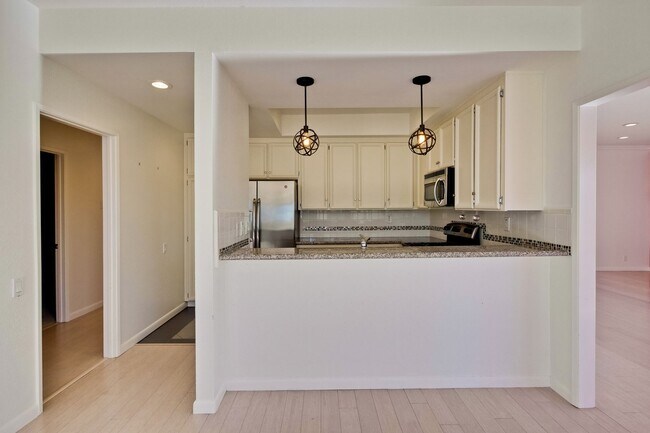 Building Photo - 1108 Shoreline Dr