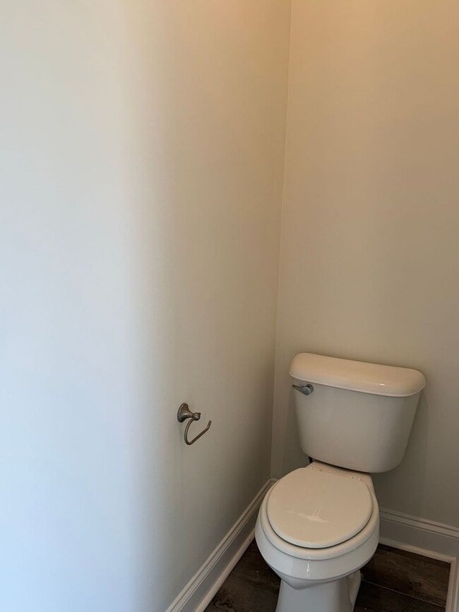 Building Photo - Beautiful 5 Bedroom, 2.5 bath Home in Hickory Wild Subdivision! Lawn care included!