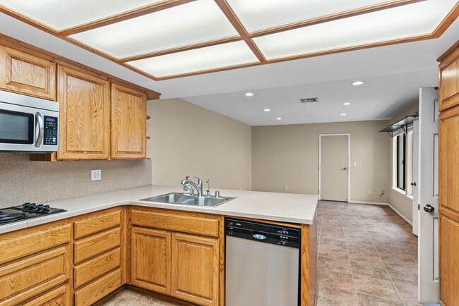 Building Photo - 1696 Caminito Aliviado