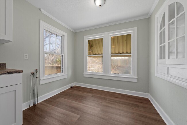 Building Photo - 1511 Maple Ave