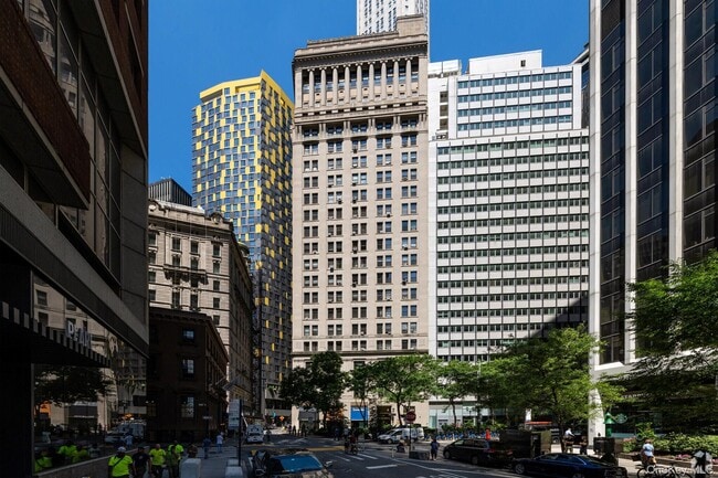 Building Photo - 3 Hanover Square