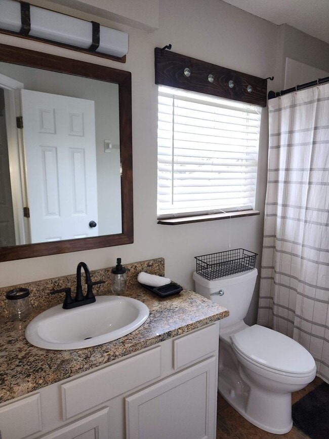 Building Photo - Fleming Island... TWO WEEKS FREE!!!