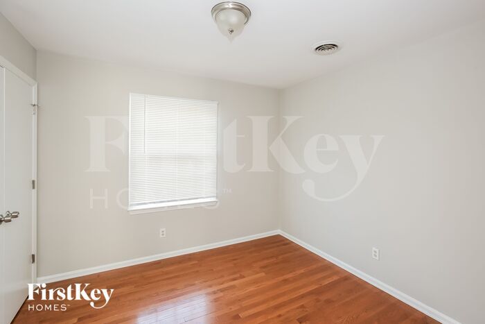 Building Photo - 2516 Tall Pines Ln