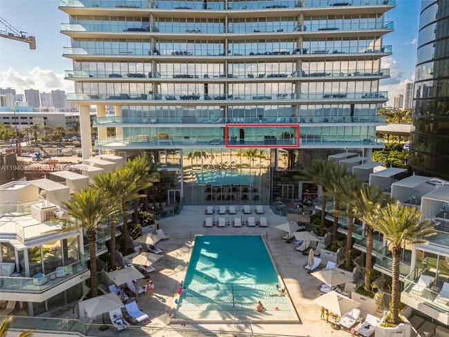 Building Photo - 18501 Collins Ave