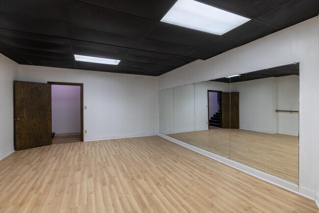Building Photo - 1240 E Donges Ct