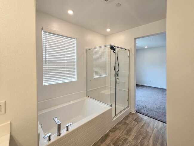 Building Photo - Highly upgraded townhome in Carlsbad