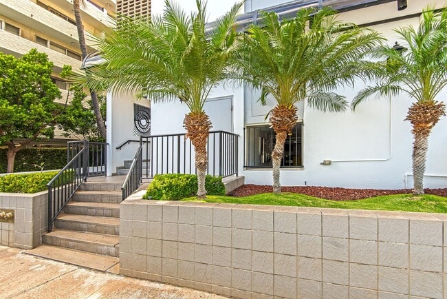Building Photo - For Rent: 1-Bedroom Condo in Waikiki (24th...