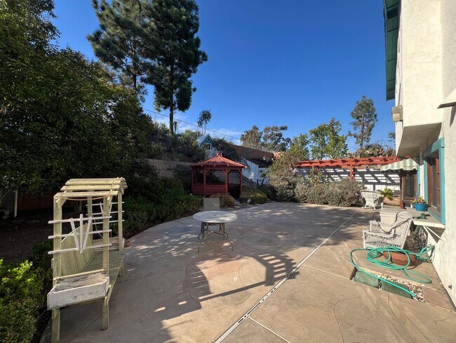 Building Photo - Stunning 4 Bedroom, 3 Bath Tierrasanta Hom...
