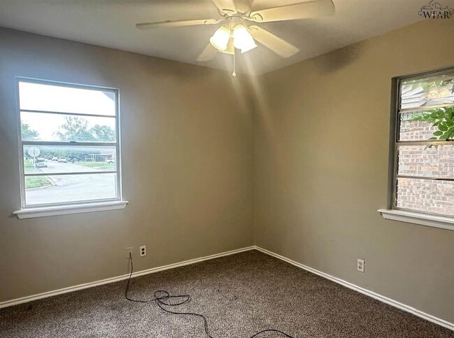 Building Photo - 1632 Las Vegas Trail