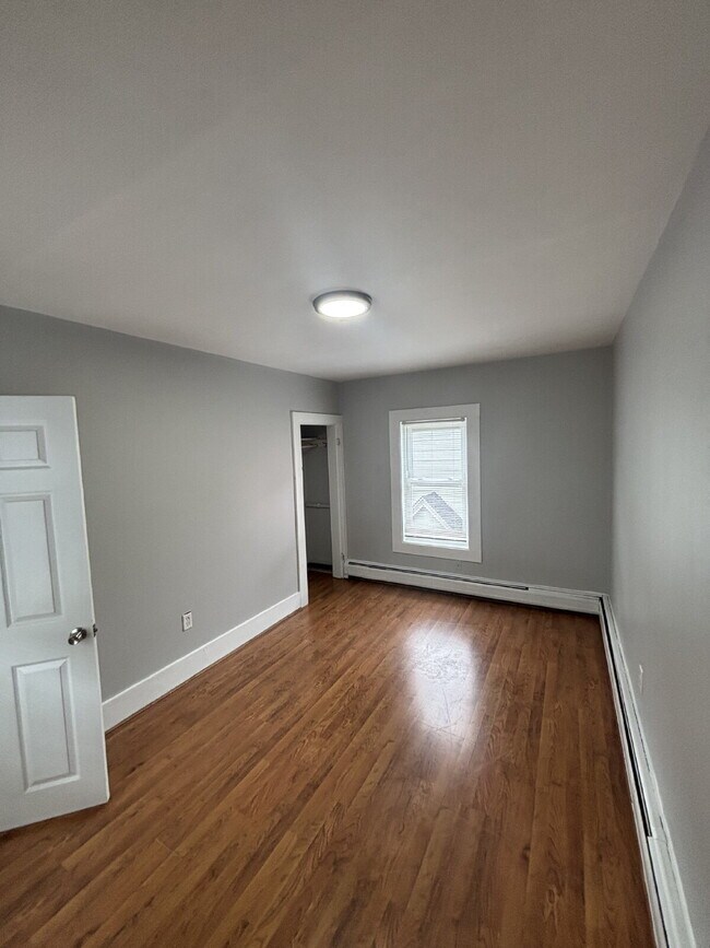 Building Photo - 2 Bedroom, 1 Bath Apartment – 38B Kinsley St, Nashua, NH – $1,600/month