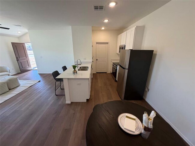 Building Photo - 209 Liam Dr