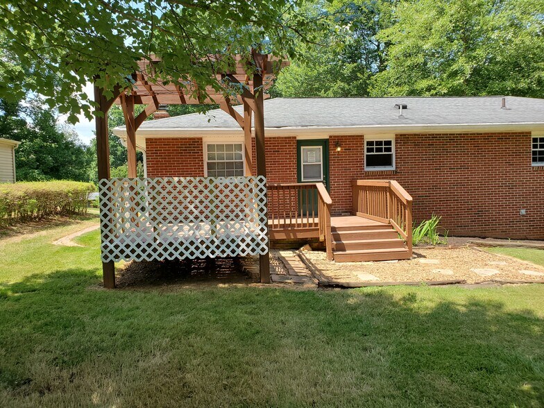 Building Photo - 616 Starlite Ln