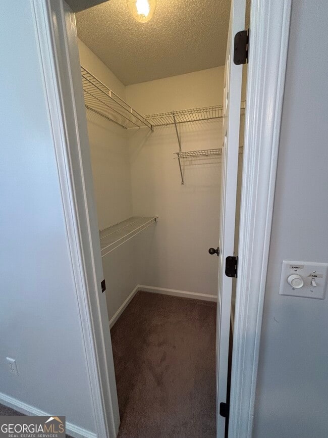 Building Photo - 303 Foxwood Dr
