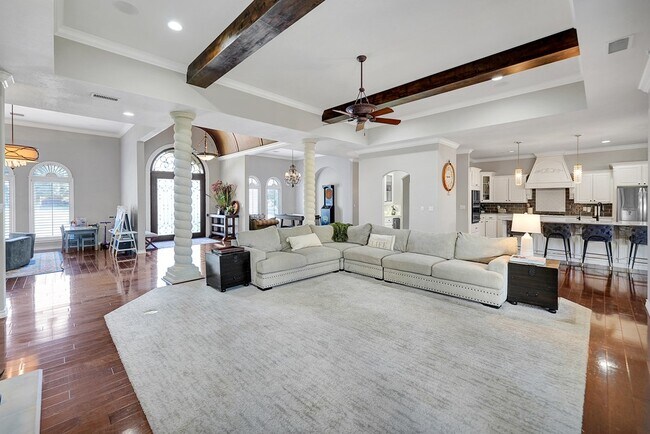 Building Photo - 5 Muirfield Dr