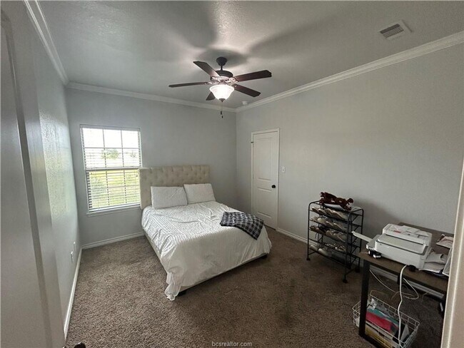 Building Photo - AUGUST MOVE IN!! Beautiful 3 Bedroom Townhome Available for Lease!