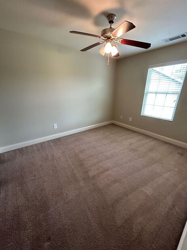 Building Photo - PRE-LEASING FOR AUGUST 2026!
